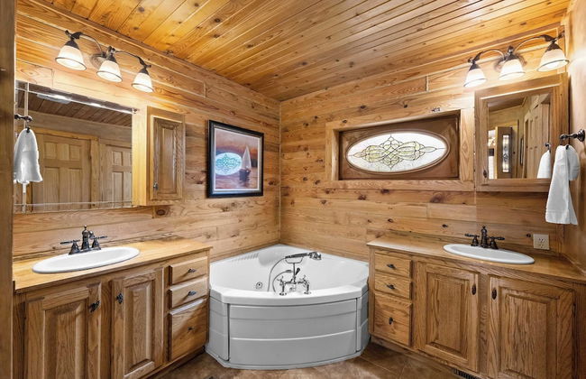 Lakeside Lodge by Avantstay Hot Tub + Dock - Foto 20