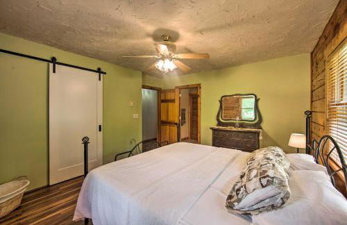 Cozy Family-Friendly Pine Grove Cabin with Fire Pit! - Foto 17