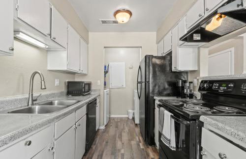 Alder Stay 3BD Townhome in Heart of Arlington - Foto 14