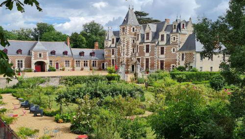 GITE LOFT DE 15 PERSONNES AU CHATEAU DE JALLANGES VOUVRAY - Photo 5, Garden view