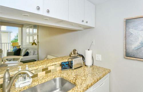 LaPlaya 202E Catch the gentle Gulf breezes on your private balcony beneath the swaying palms - Photo 10