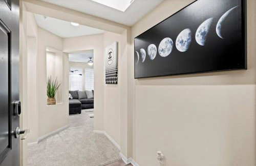 Lovely & coxy 2BR/2BA! 5MIN to Disney! - Photo 14