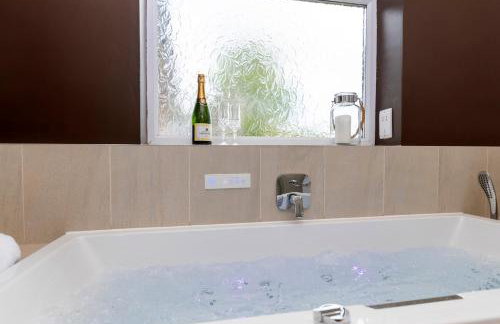 The Lodge - Photo 30