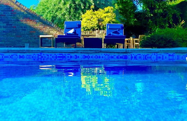 Idyllic Country Retreat With Wow Views & Lush Pool - Foto 1