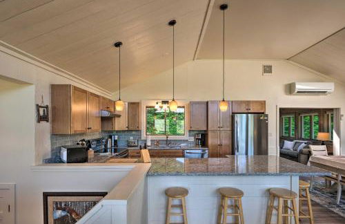 House with Balcony about 5 Mi to Cranmore Resort! - Photo 13