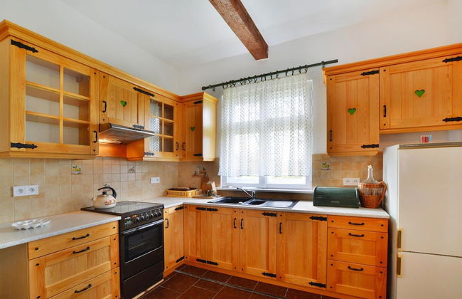 Holiday Home With Fireplace and Private Garden - Photo 8