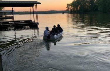 Beautiful Waterfront with Dock Firepit Hot tub - Foto 15