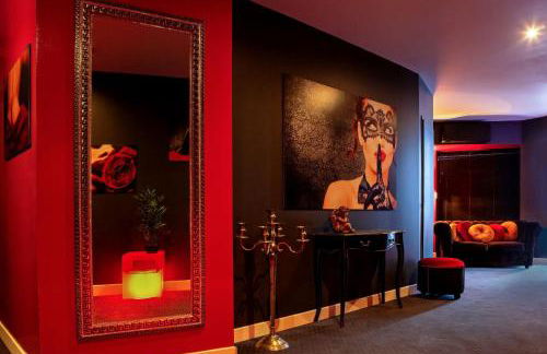 SUITE MIROIRS Love Hotel Toulouse - Photo 10