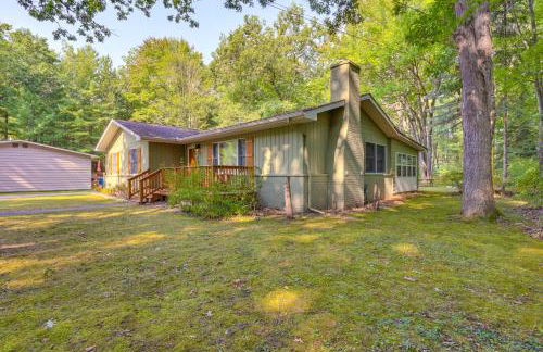 Houghton Lake Cottage Escape with Patio! - Foto 33