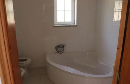 Stunning Villa with Pool & View near beach - Foto 17