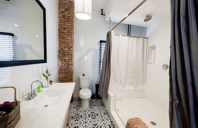 The Pub with Private Yard & Parking, Near the Falls & Casino by Niagara Hospitality - Foto 32