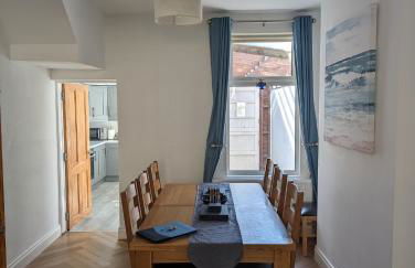 Prospect House - Elegant 4-Bed Family Escape Near Ward Park & Marina - Foto 3