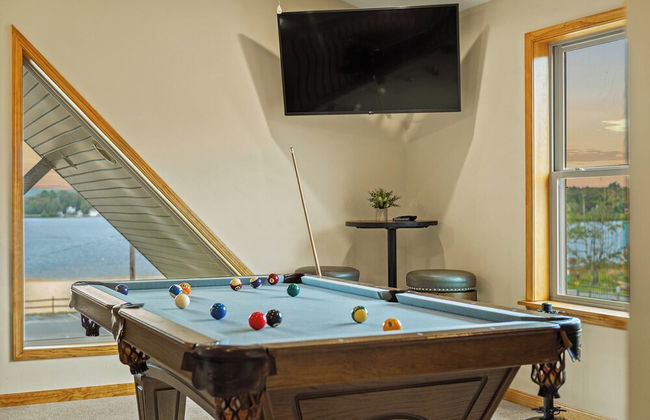 Pocono Paradise by Avantstay Lakeside Retreat, Hot Tub, Game Room, Near Beach - Foto 64