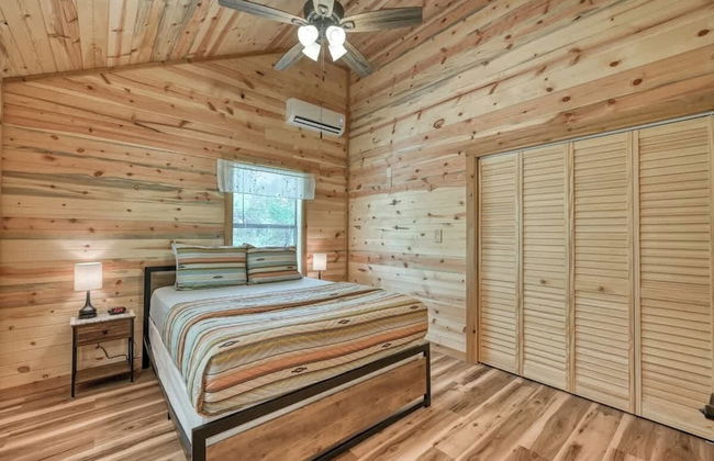 Cozy Cabin Firepit and Grill & 10 Mins to Main St - Foto 4