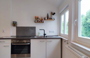 Flair Apartments 'FACHWERK & FLAIR' - Altstadt-Apartment 78 qm für Urlaub oder Geschäftsreise, Innenstadtlage, ruhig, modern, 900 m Bahnhof, 24 Std Check-in, WLAN, Streaming, Küche, Regendusche, 2 x Doppelbett, direkt am neuen Markt in der Altstadt - Foto 17