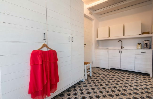 Milia Gi Suites - Photo 14