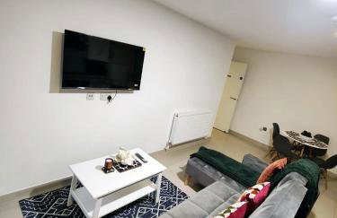 Luxurious 3 bed Ensuites & kitchenettes Nr LGI Hospital & Uni - Free 5G WIFI & Netflix Short Stays - Contractors Free Parking - Foto 51