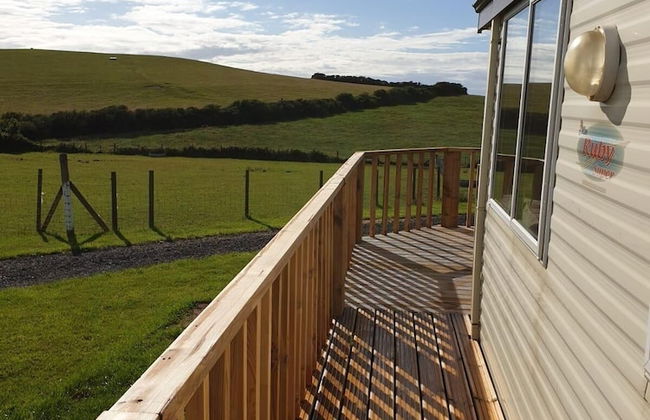 Captivating 2-bed Static Caravan in Holyhead - Photo 20