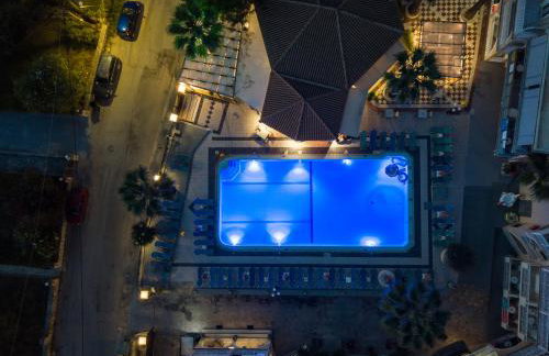 Vivian Hotel - Photo 10