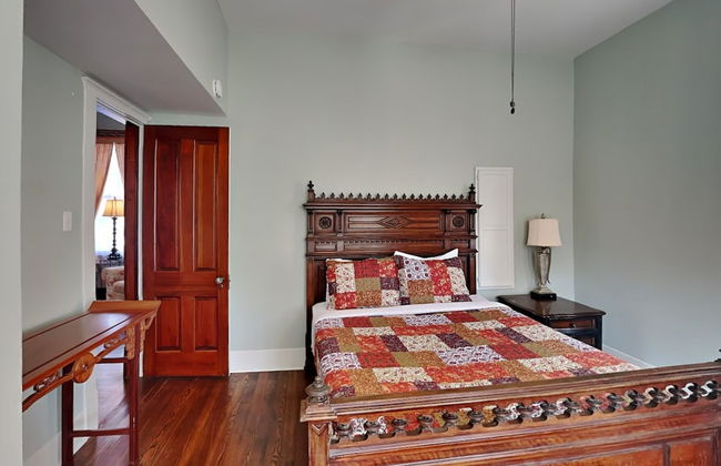 Historic Elegance - Photo 4