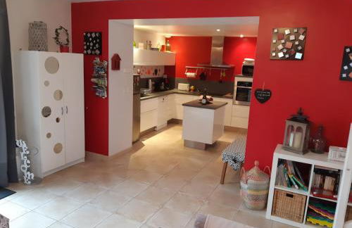 Le So Sweet, maison avec jardin clos, terrasse aménagé, jeux et jouets, baby foot, flipper, table de ping pong, à 1km de la plage d' Omaha beach et près Port en Bessin - Foto 26