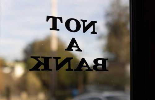 Luxury Living in Historic Bank Haven of Art&Music - Foto 14