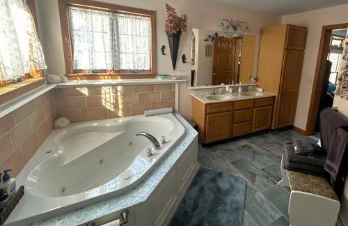 Private 5-Acre Escape - Pool, Lake & Gardens - Foto 39