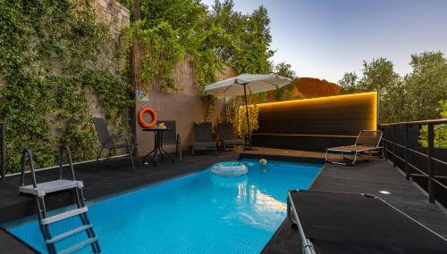 Blissful Residence with Pool by 8essentially - Foto 2, sunbed