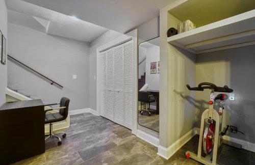 Homelike Three-Bedroom Apartment with Private Theater Near Capitol - Foto 9