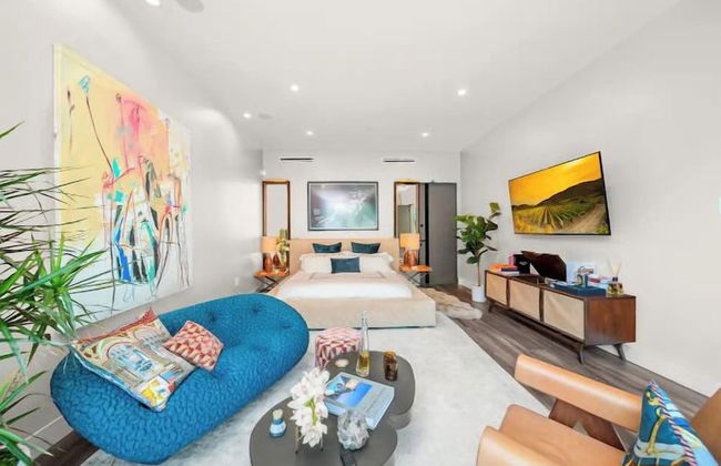 Willow Glen - Hollywood Hills Multi-level Villa With Theater & Pool - Photo 9