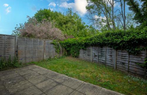 Modern Detached 4-Bedroom 2-Bath Home, Guildford - Foto 42