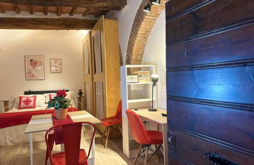 Natural RED Passion in Perugia Downtown - Photo 11