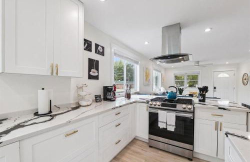 Pet Friendly, Gated Backyard, Game room, Hot Tub - Foto 30