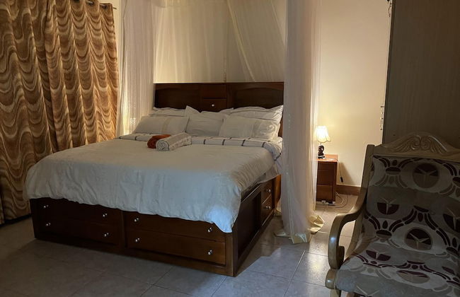 Captivating 3-bed Villa - Photo 7