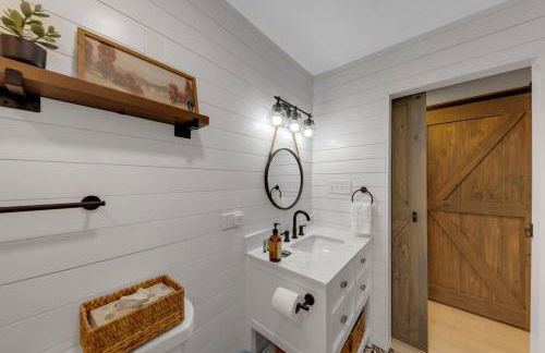 The White Lodge 4BDR Sleeps 8 with Fire Pit - Foto 42