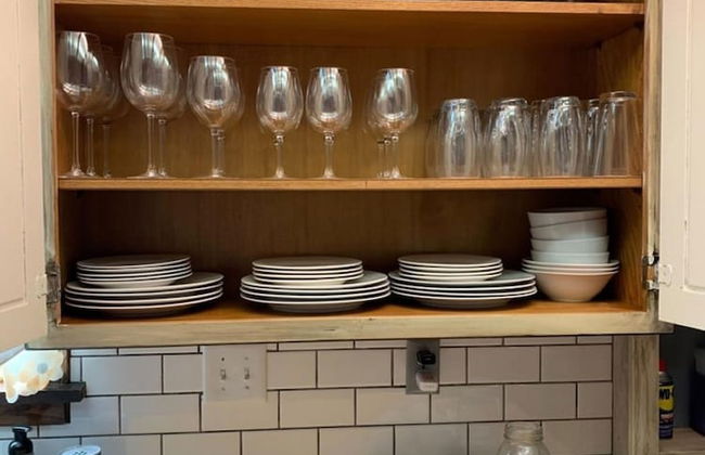 Cute Cozy and Cheerful 3 Bedroom House - Photo 6