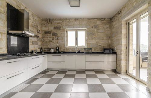 Elysian Stone Villa with Pool & Mountain View - Photo 34