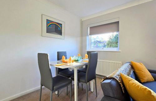 Delightful first floor two bed apartment five minutes walk from Dorking town centre - Foto 1
