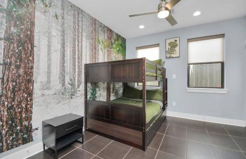 Skyline Views - Sleeps 10 Home Near Downtown - Photo 6