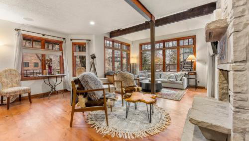 Spacious 5 Bed Retreat, Walk to Lifts and Main - Foto 1