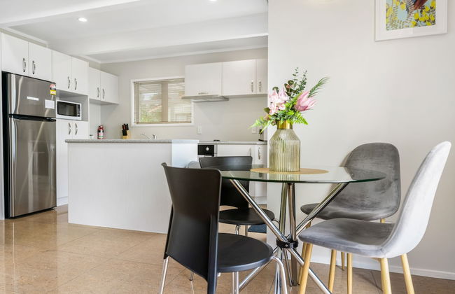 A Home away from Home - Netflix -Parking - Foto 17