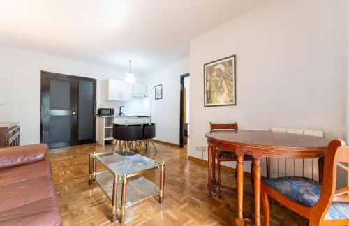 Two-bedroom apartment, central location, with terrace, WiFi, and metro nearby - Photo 17
