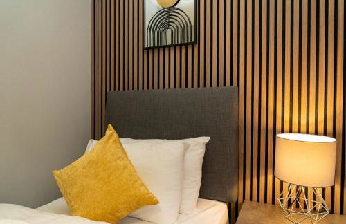 Free Parking New Modern Gem in Harrow - Photo 32