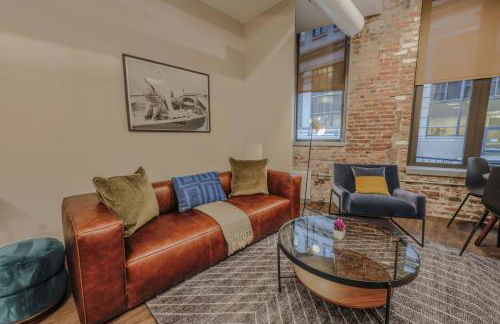 Classic and Chic Apartment 1 Bedroom - Photo 9