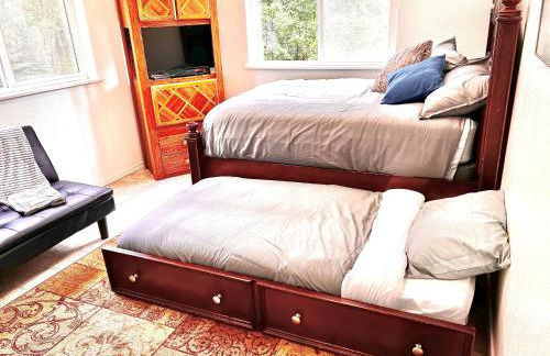 Newly Remodeled spacious units, minutes from mountains, inlet, downtown and airport - Photo 28