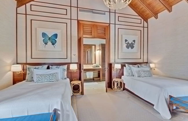 Magnificent Eight Bedroom Holiday Home - Photo 36