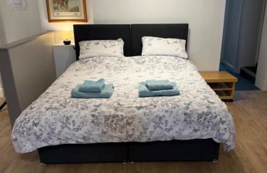 The Cottage, with Superking bed & private patio - Foto 2