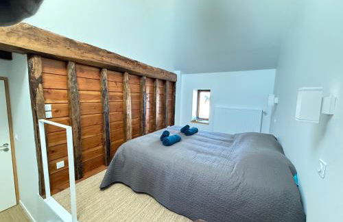 Le Pressoir, maison au calme, grand jardin, vue dégagée sur les champs, belle terrasse, 3 chambres, 2 sdb, 2 WC, parking privé, 5 kms de Bayeux et 7 kms plage d'Arromanches au coeur des plages du débarquement - Foto 11