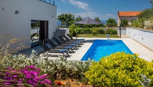 Luxury Villa Subventus - Photo 4, Garden, Garden view