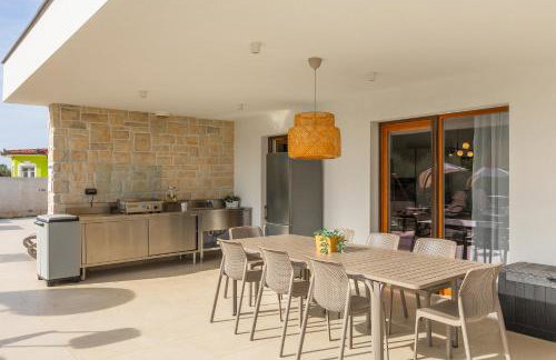 Villa San Zusto, 1600 m2 plot area, heated pool with hydromassage zone - Foto 35